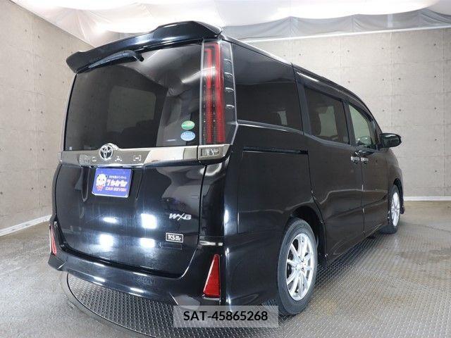 Toyota NOAH 2017-12 321554-1