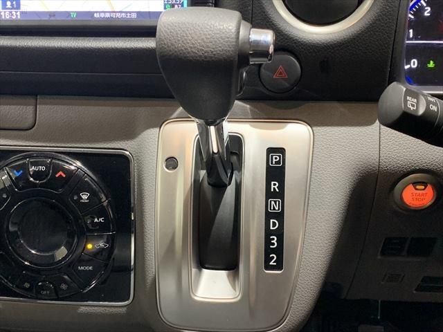 Nissan NV350 Caravan 2018-09 193546-27