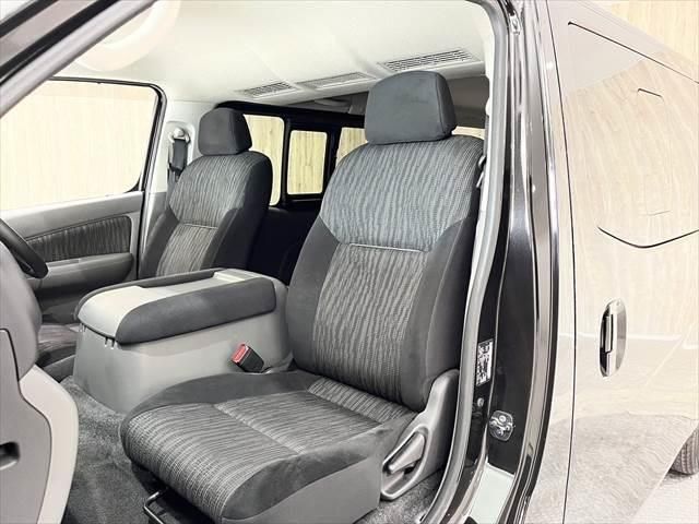 Nissan NV350 Caravan 2018-09 193546-21