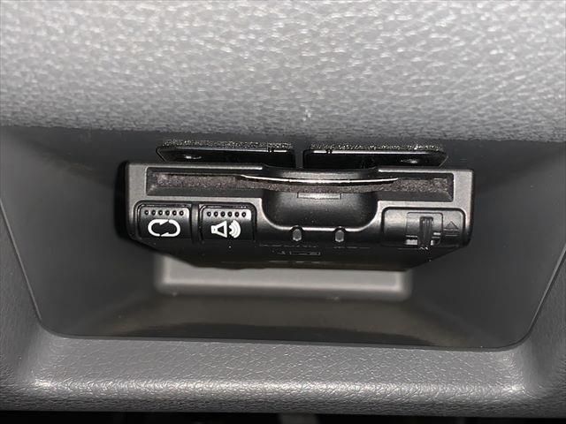 Nissan NV350 Caravan 2018-09 193546-29
