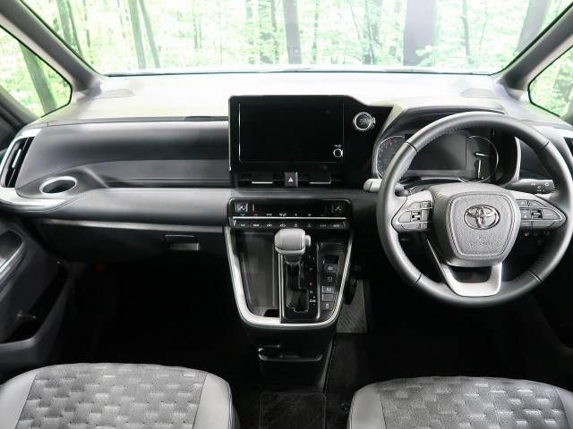 Toyota VOXY 2022-04 5486-1