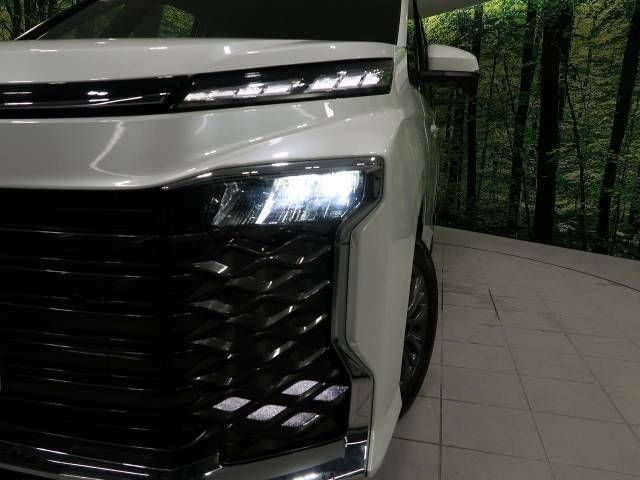 Toyota VOXY 2022-04 5486-12