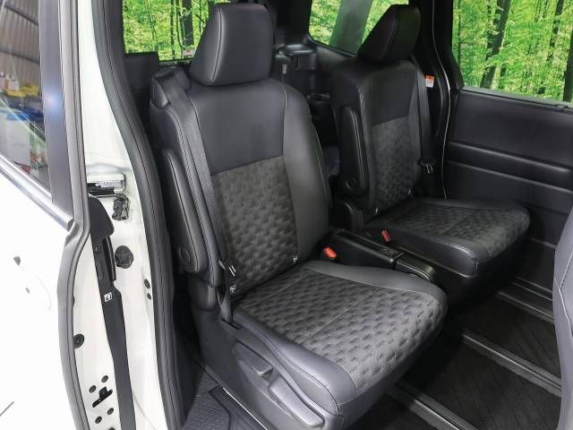 Toyota VOXY 2022-04 5486-8