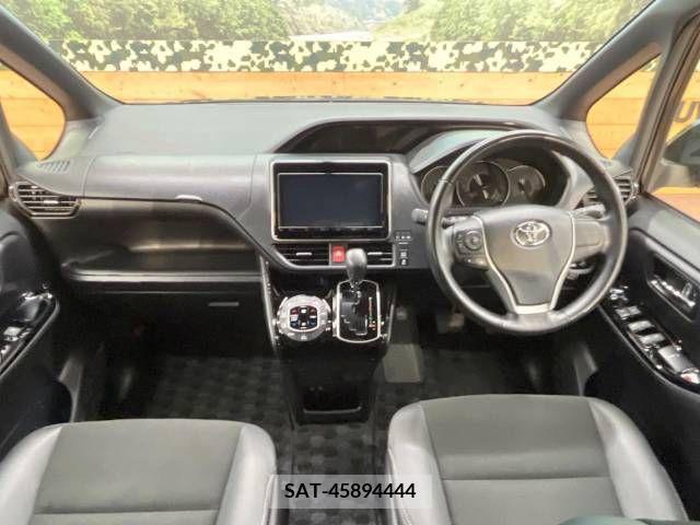 Toyota NOAH 2019-10 279517-1