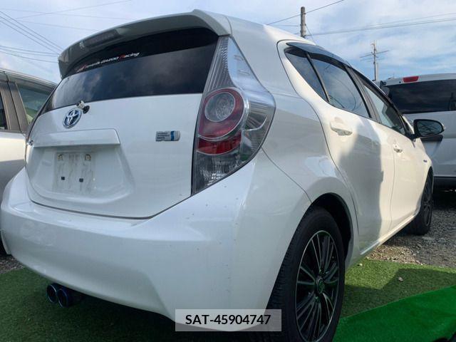 Toyota AQUA 2013-01 212604-15