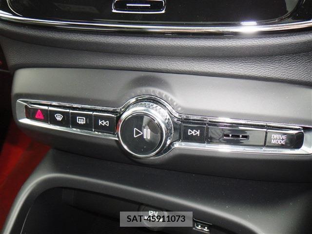 Volvo XC40 2021-08 372911-12