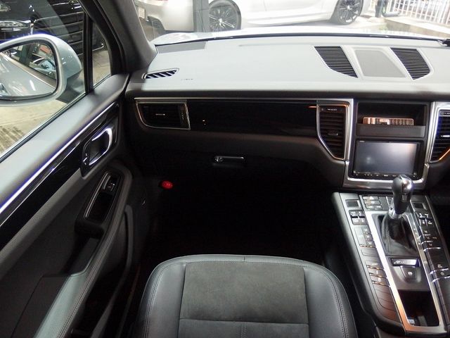 Porsche MACAN 2014-12 185481-24