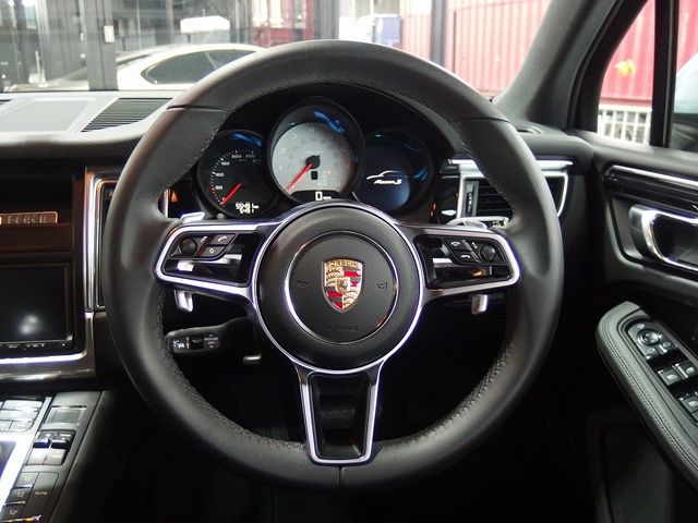 Porsche MACAN 2014-12 185481-17