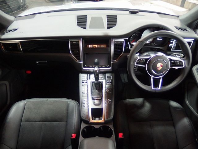Porsche MACAN 2014-12 185481-1