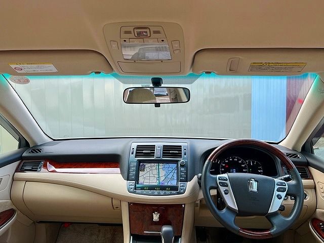Toyota CROWN SEDAN 2012-09 7231-1