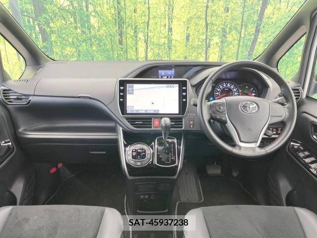 Toyota VOXY 2021-02 212210-1