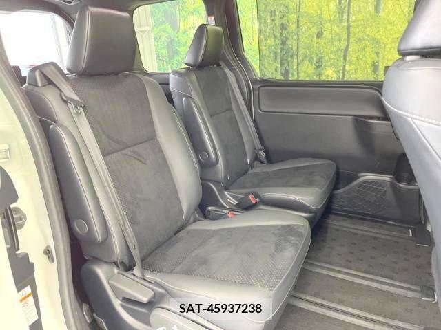 Toyota VOXY 2021-02 212210-9