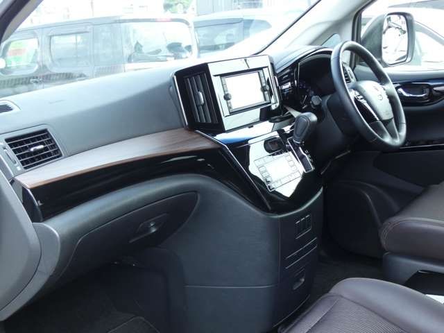 Nissan ELGRAND 2021-01 18068-13