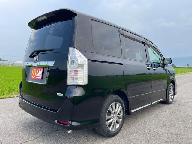 Toyota VOXY 2013-10 7403-3