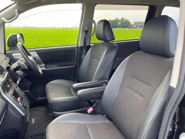 Toyota VOXY 2013-10 7403-6