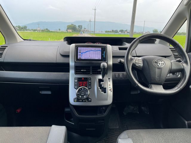 Toyota VOXY 2013-10 7403-5