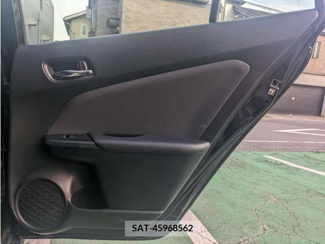 Toyota PRIUS 2022-03 322477-12
