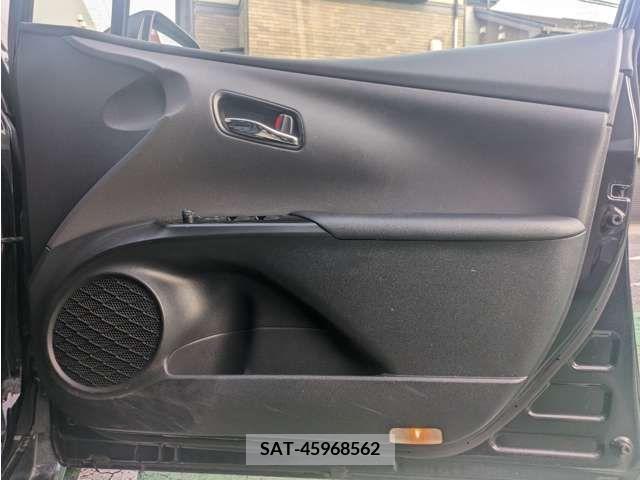 Toyota PRIUS 2022-03 322477-11