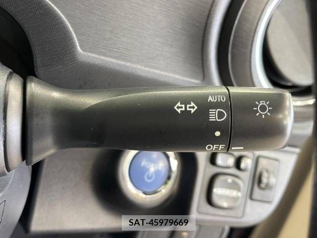 Toyota AQUA 2013-08 345251-6