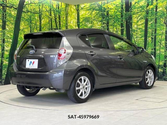 Toyota AQUA 2013-08 345251-17