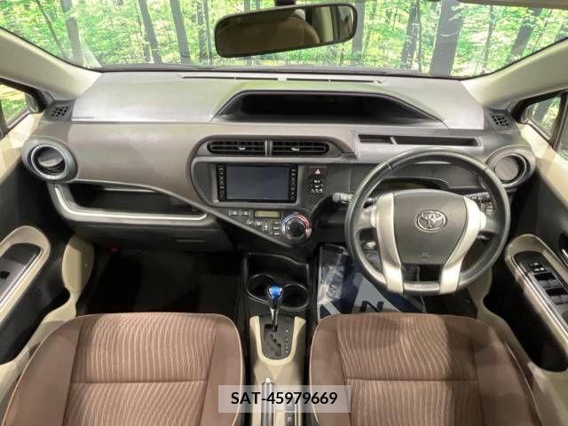 Toyota AQUA 2013-08 345251-1