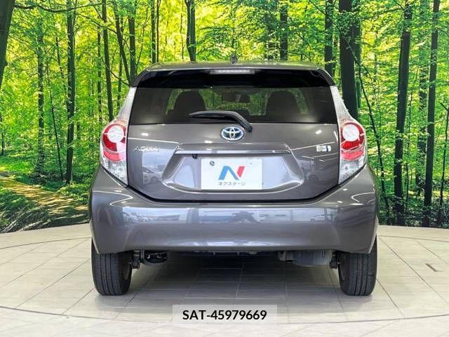 Toyota AQUA 2013-08 345251-15