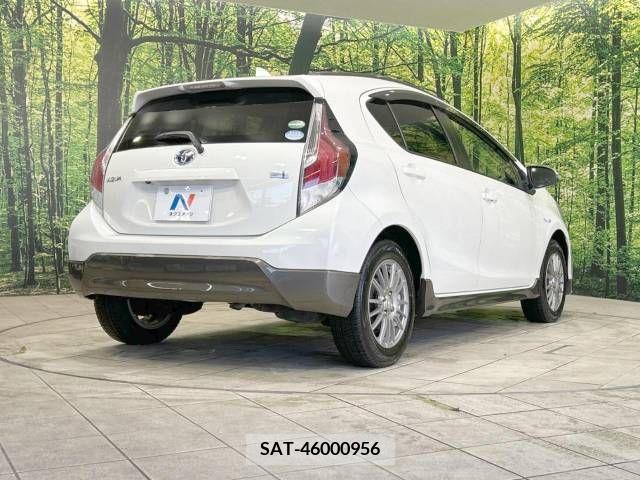 Toyota AQUA 2015-03 314189-17
