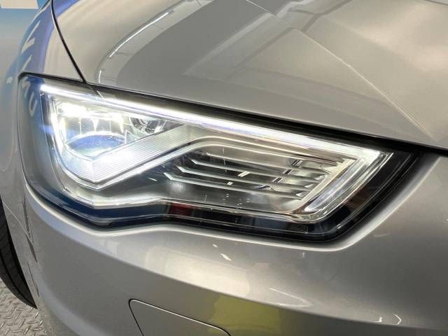 Audi A3 SEDAN 2015-02 182634-8