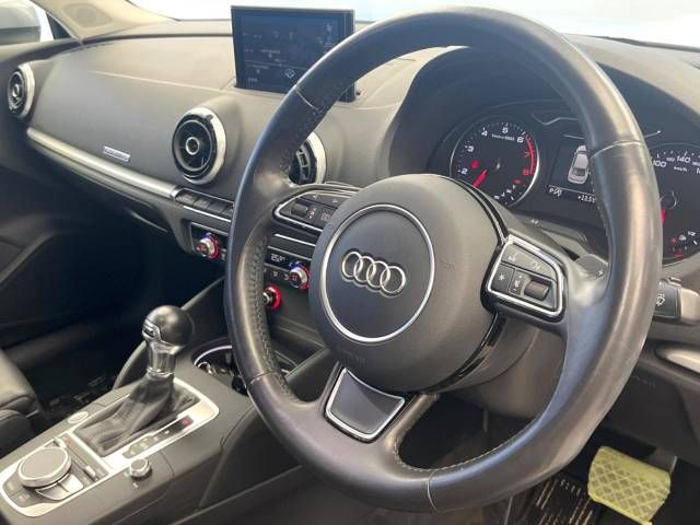 Audi A3 SEDAN 2015-02 182634-11