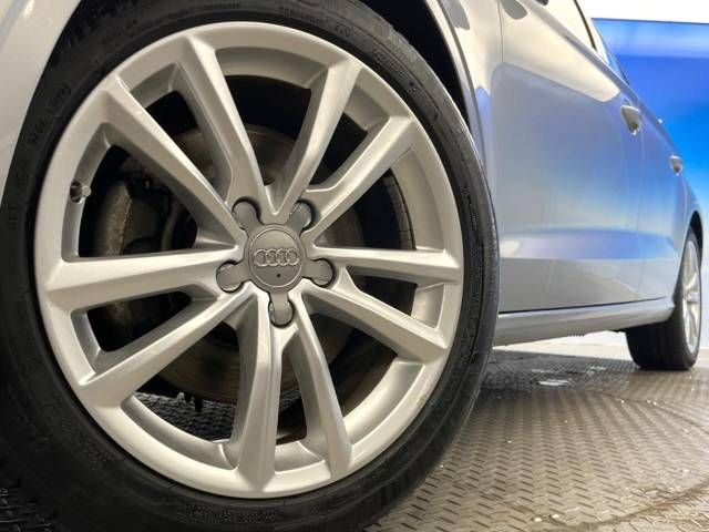 Audi A3 SEDAN 2015-02 182634-9