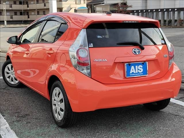 Toyota AQUA 2012-05 28768-6