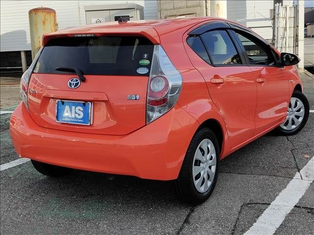 Toyota AQUA 2012-05 28768-3
