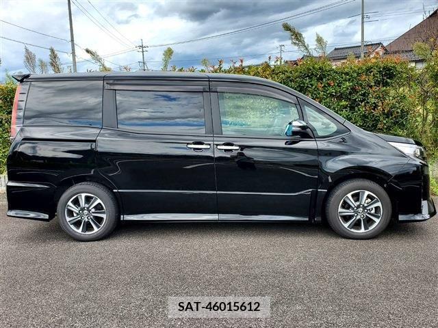 Toyota NOAH 2021-11 202215-2