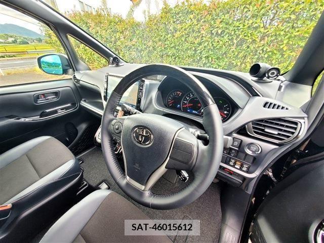 Toyota NOAH 2021-11 202215-7