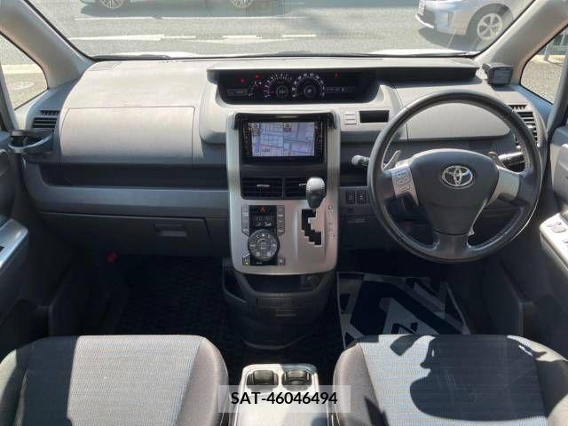 Toyota VOXY 2009-10 321318-1