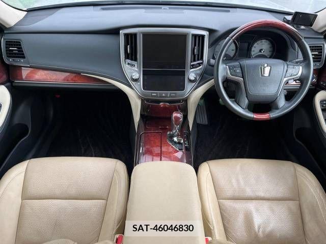 Toyota CROWN MAJESTA 2014-06 339763-1