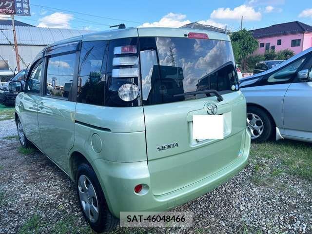 Toyota SIENTA 2010-09 352103-9