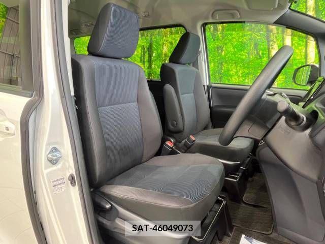 Toyota NOAH 2016-04 245989-8
