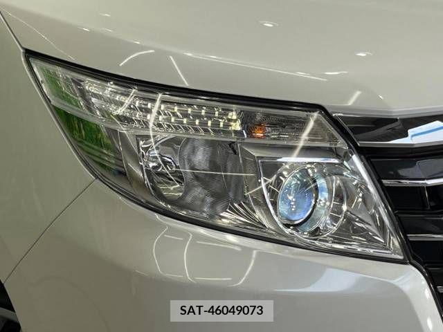 Toyota NOAH 2016-04 245989-12