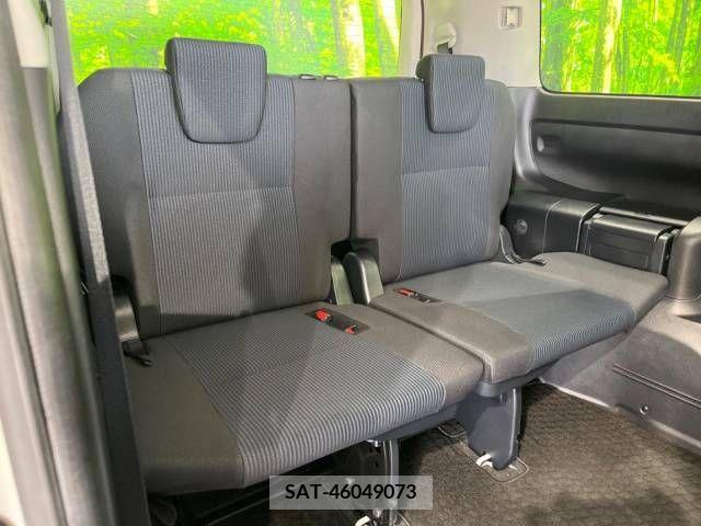 Toyota NOAH 2016-04 245989-10