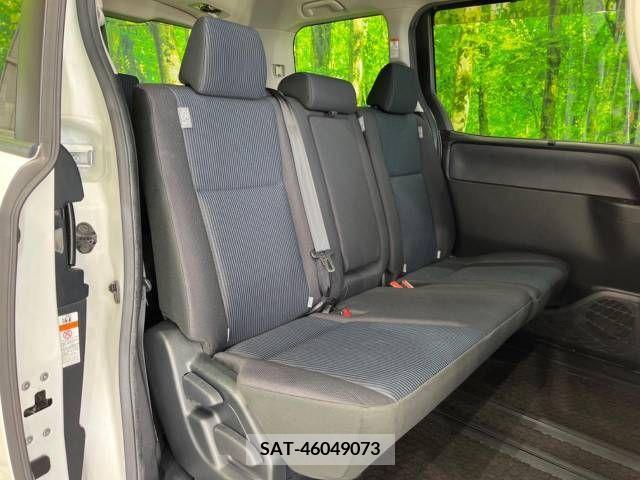 Toyota NOAH 2016-04 245989-9