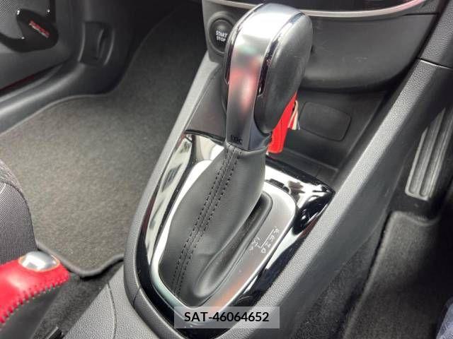 Renault LUTECIA 2017-06 375970-11