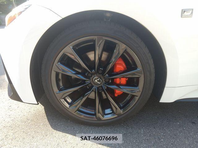 Lexus IS 2023-01 300102-13