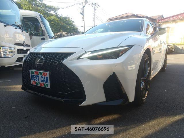 Lexus IS 2023-01 300102-12