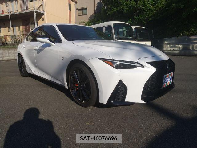 Lexus IS 2023-01 300102-6