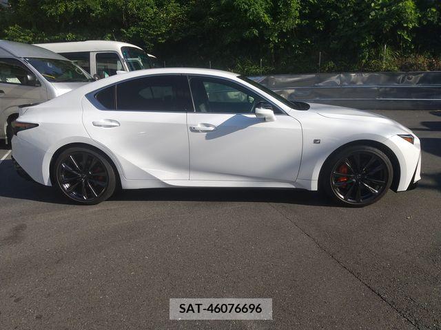 Lexus IS 2023-01 300102-7