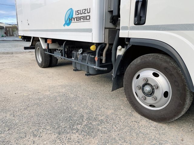 Isuzu ELF TRUCK 2017-11 422-12