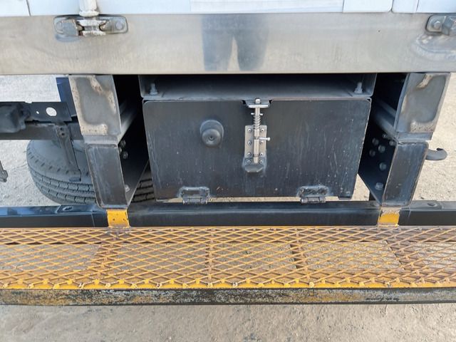 Isuzu ELF TRUCK 2017-11 422-18