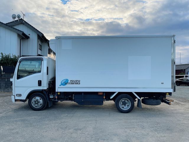 Isuzu ELF TRUCK 2017-11 422-8