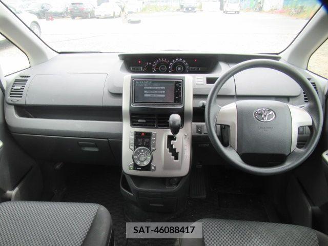 Toyota NOAH 2009-11 381097-6